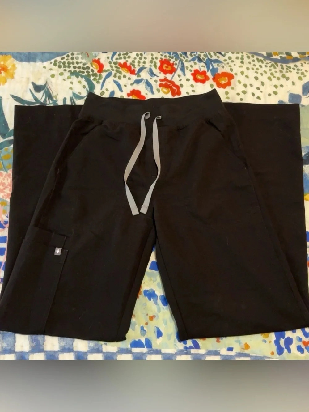 Figs Black Isabel Wide Leg Scrub Pants - Picture 2 of 3